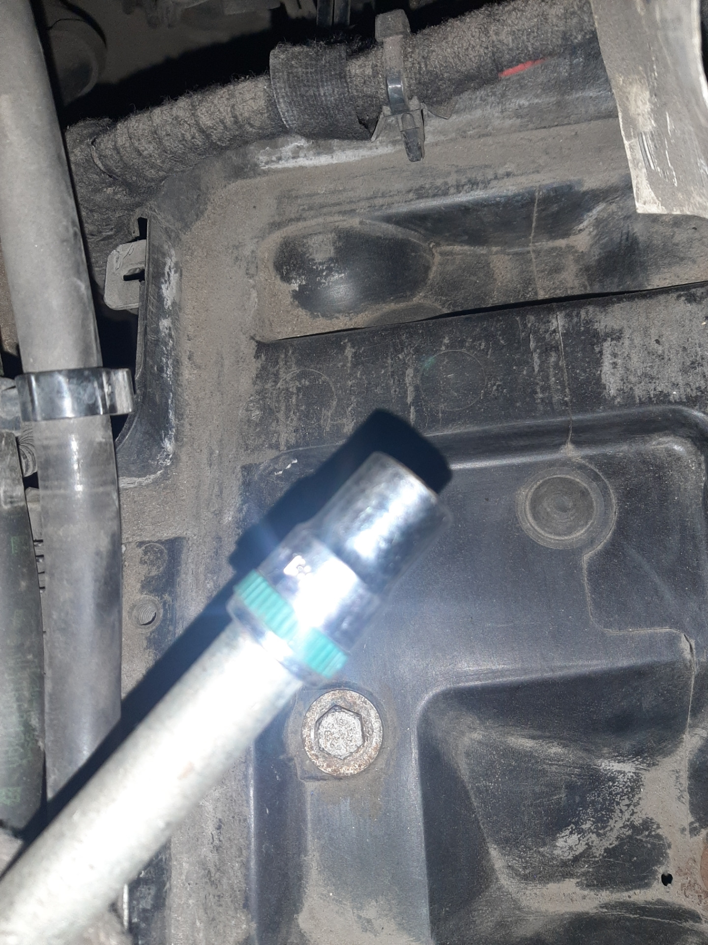 Недозаряд аккумулятора, греется минусовая клема — Opel Astra H, 1,6 л ...