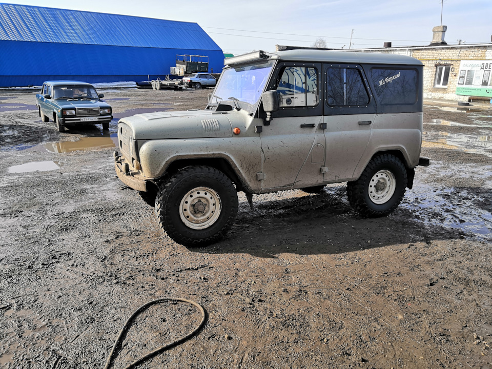 уаз буханка 2206. уазик на улице. уаз 452. уаз 2. уаз хантер 3 дверный.