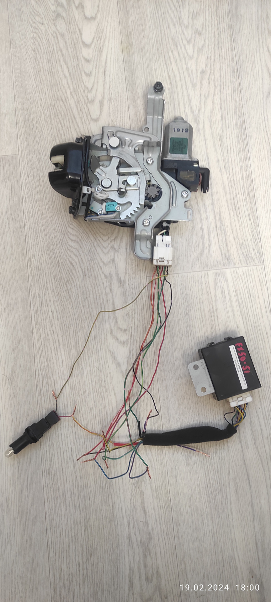 Доводчик багажника — Nissan X-Trail I (t30), 2 л, 2001 года | своими ...