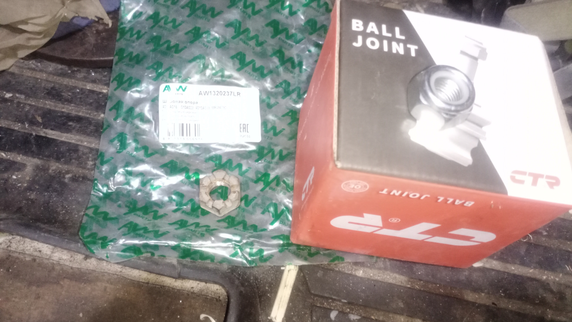 Замена верхних шаровых — Mitsubishi Pajero (3G), 3 л, 2006 года ...