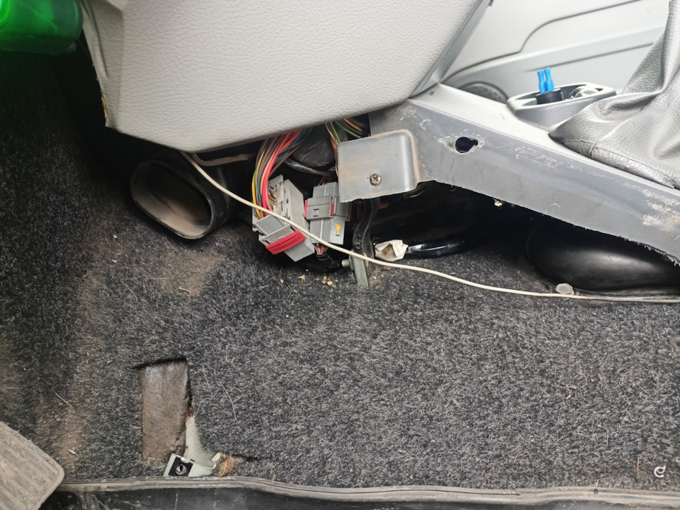 Перегорает предохранитель бензонасоса — УАЗ Patriot, 2,7 л, 2011 года ...