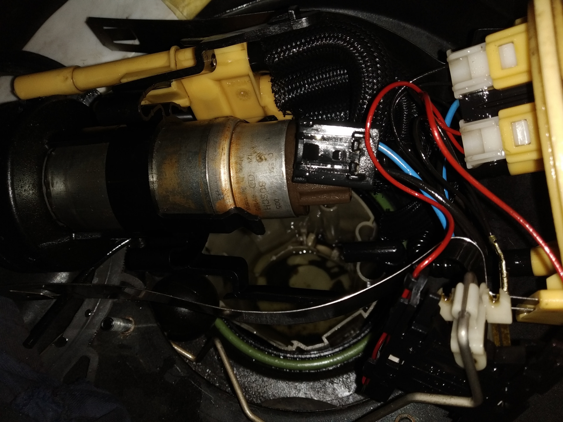 Д5 замена топливного насоса в баке. — Volvo XC90 (1G), 2,4 л, 2005 года ...