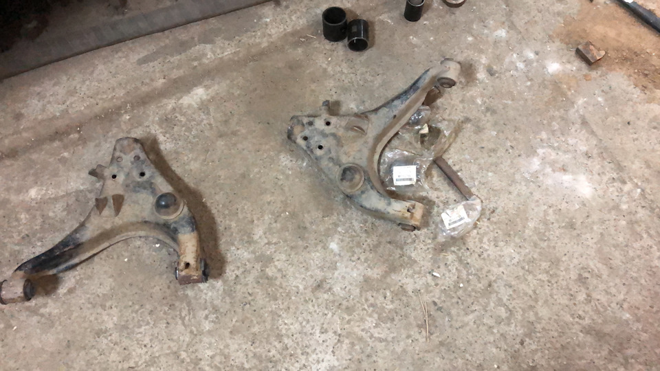 Замена сайлентблоков делика кирпич - 92 фото