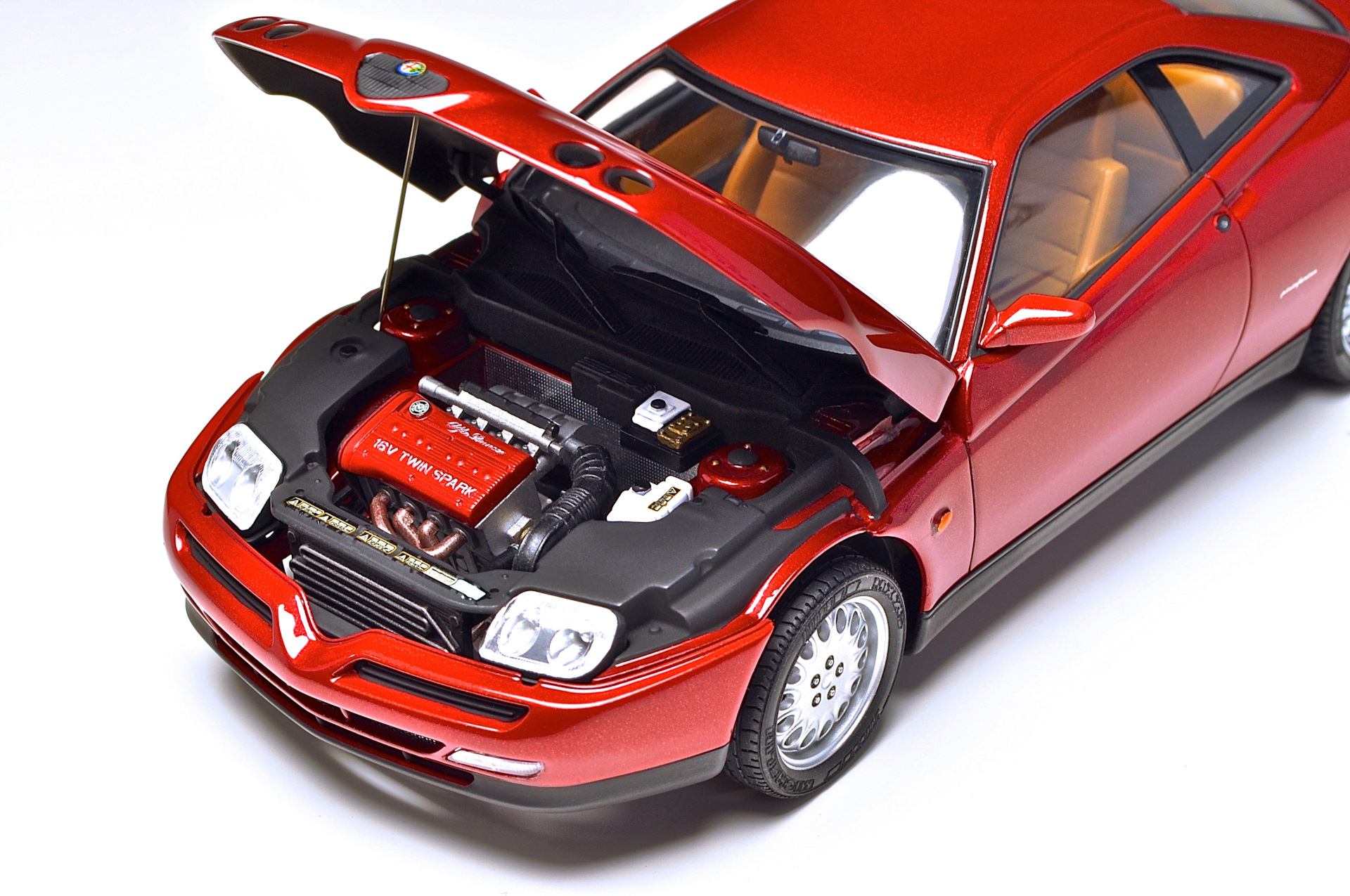 Ромео твин. Alfa Romeo Twin Spark 16v. Альфа Ромео 1 24 Тамия. Tamiya Alfa Romeo GTV. Alfa Romeo t Spark.