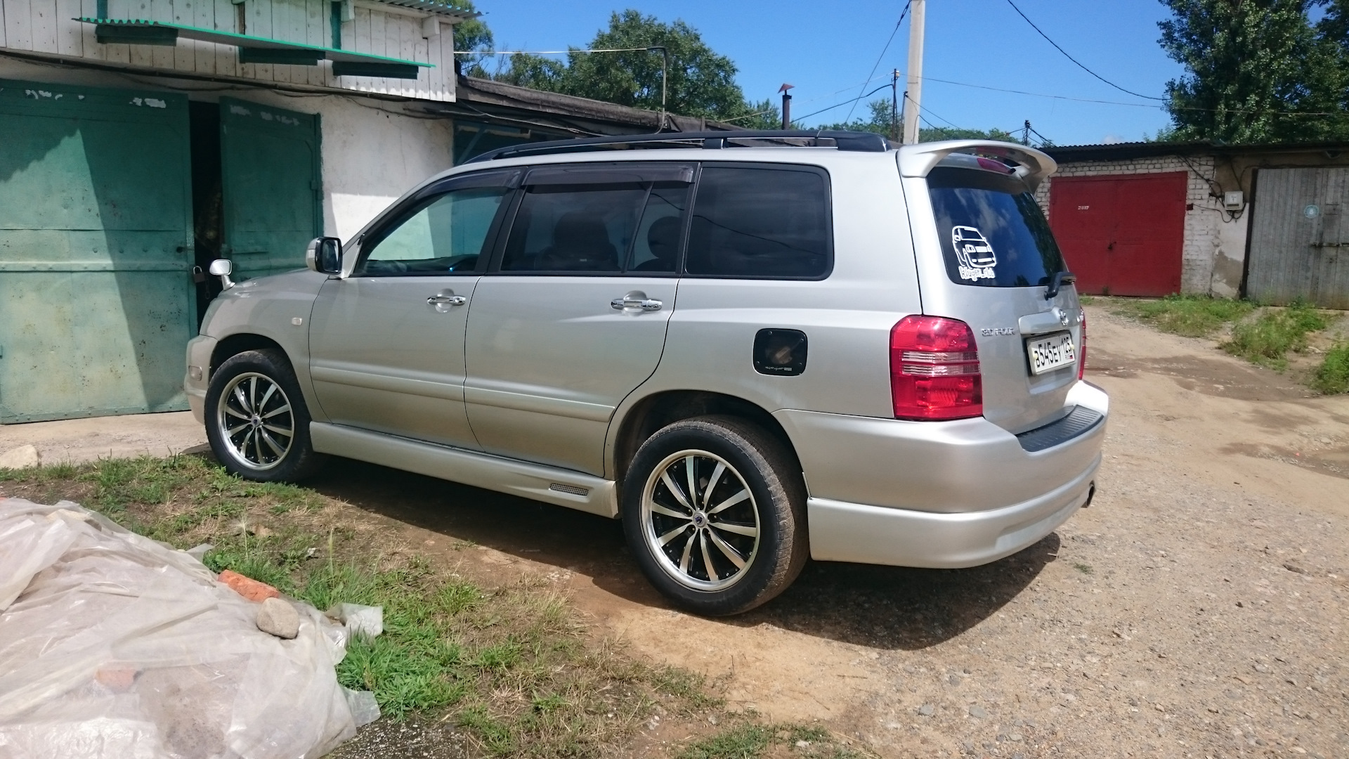 Тойота клюгер 2002. Toyota Kluger 2001.