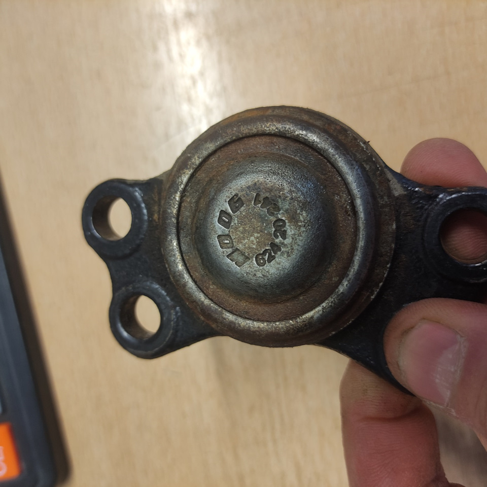 Замена нижней шаровой опоры — SsangYong Rexton (2G), 2,7 л, 2010 года ...