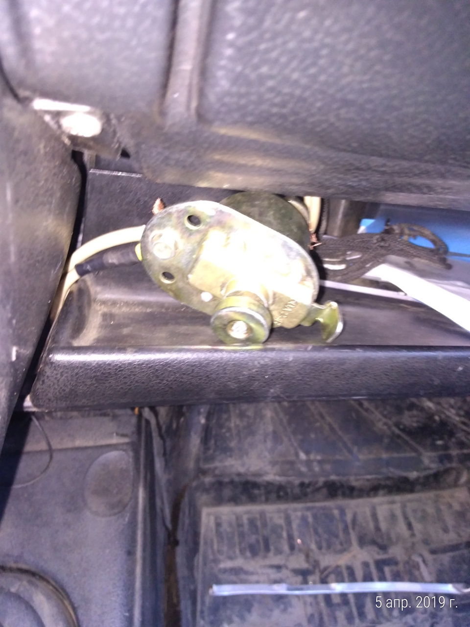 Прерыватель или выключатель массы — LADA 4x4 3D, 1,7 л., 1999 года ...