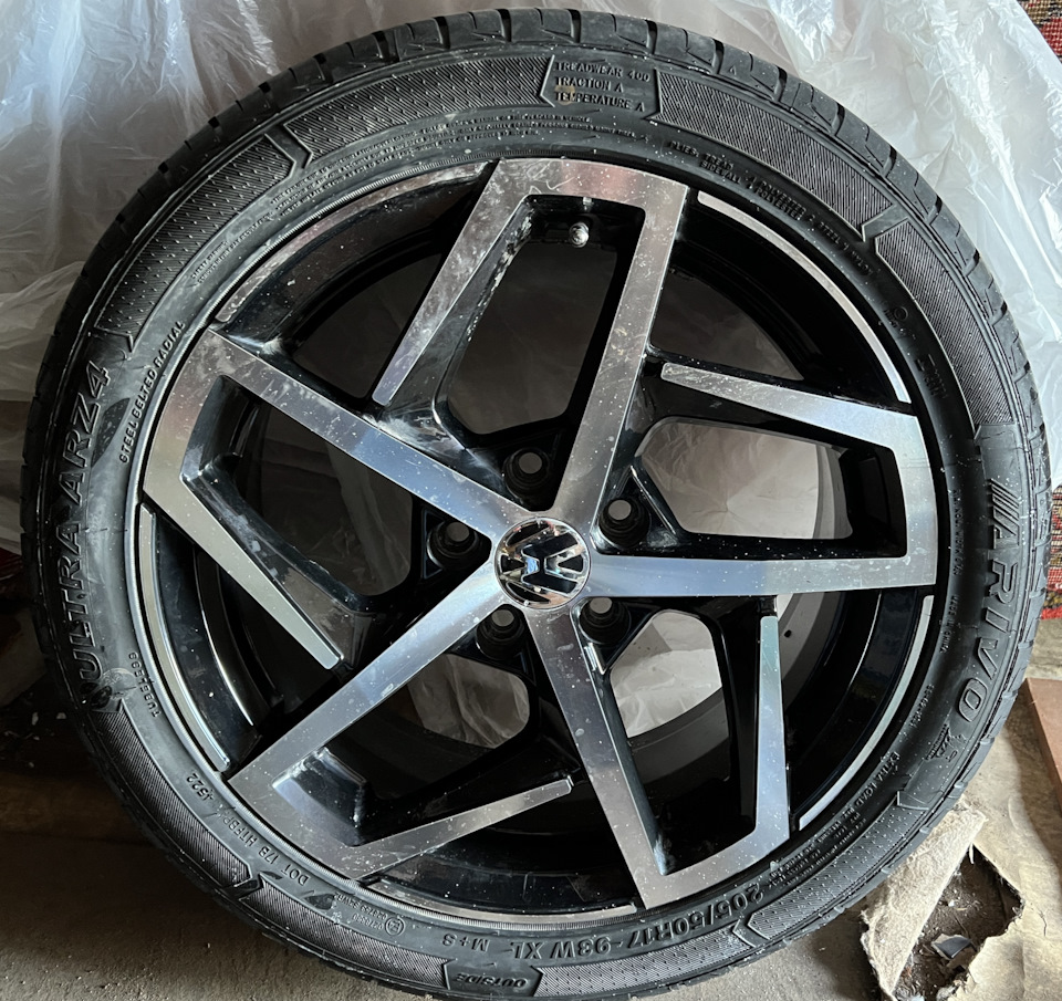 Шины летние 205/50 R17, литые диски Powcan 8Jx17 ET38 5x112 на Volkswagen  Golf Mk7. Б/у | 58 000 ₽ в городе Туймазы | DRIVE2