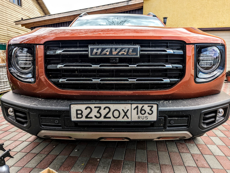 Вид спереди на Haval Dargo с накладками на фарах — Haval Dargo
