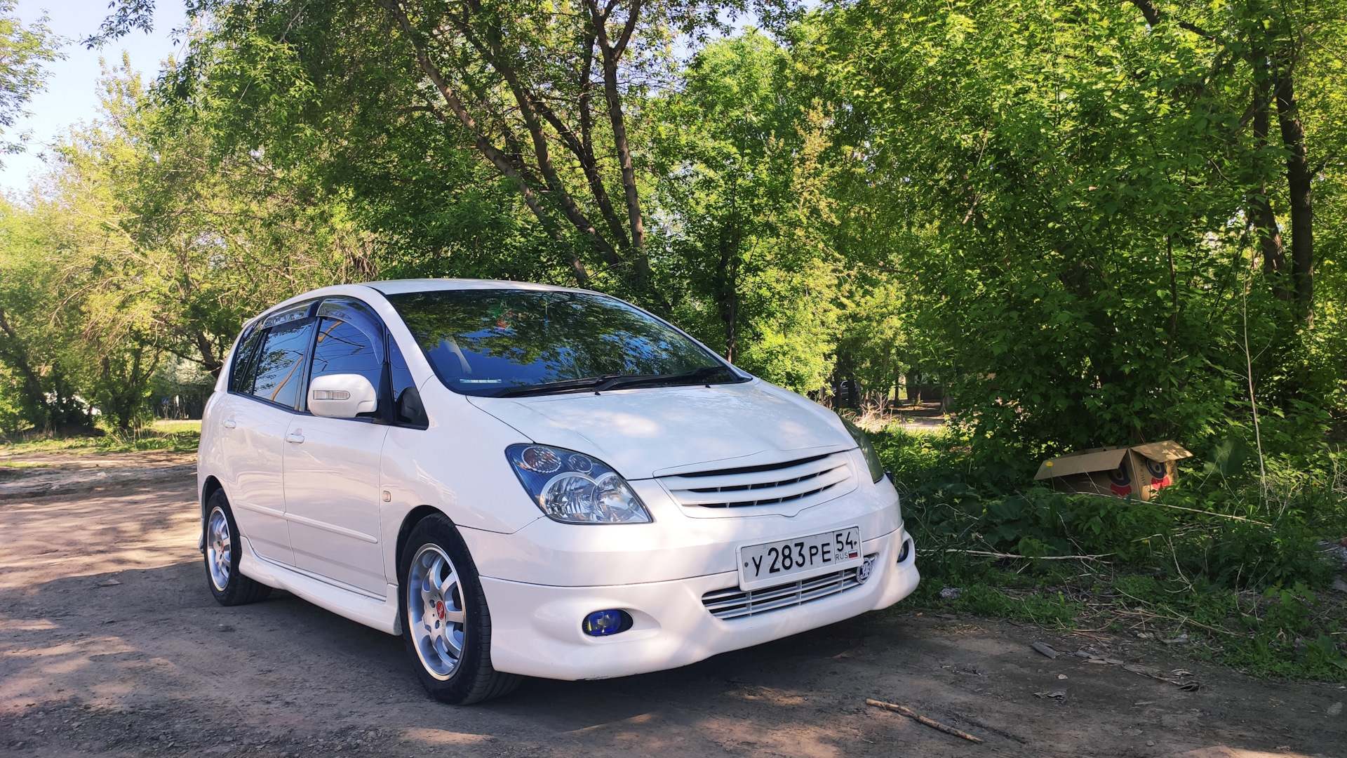 Королла спасио новосибирск. Toyota Spacio. Тойота Спасио белая. Сузуки Спасио. Спасио на красивых дисках.