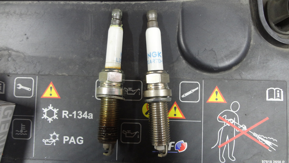 8. Старая свечка и новая. — Renault Sandero Stepway (2G)