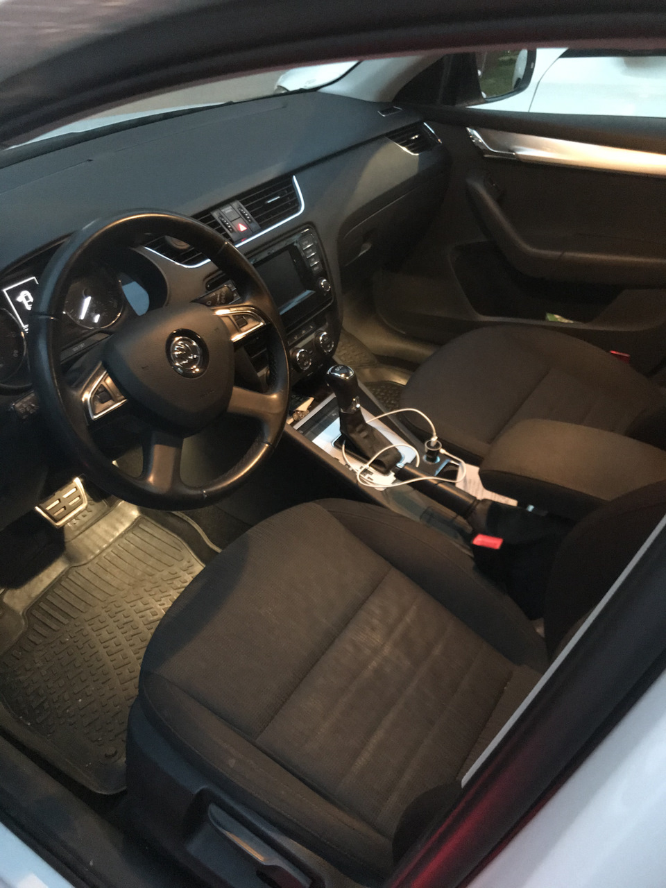 Замена лампочек в ноги — Skoda Octavia A7 Mk3, 1,8 л, 2013 года ...