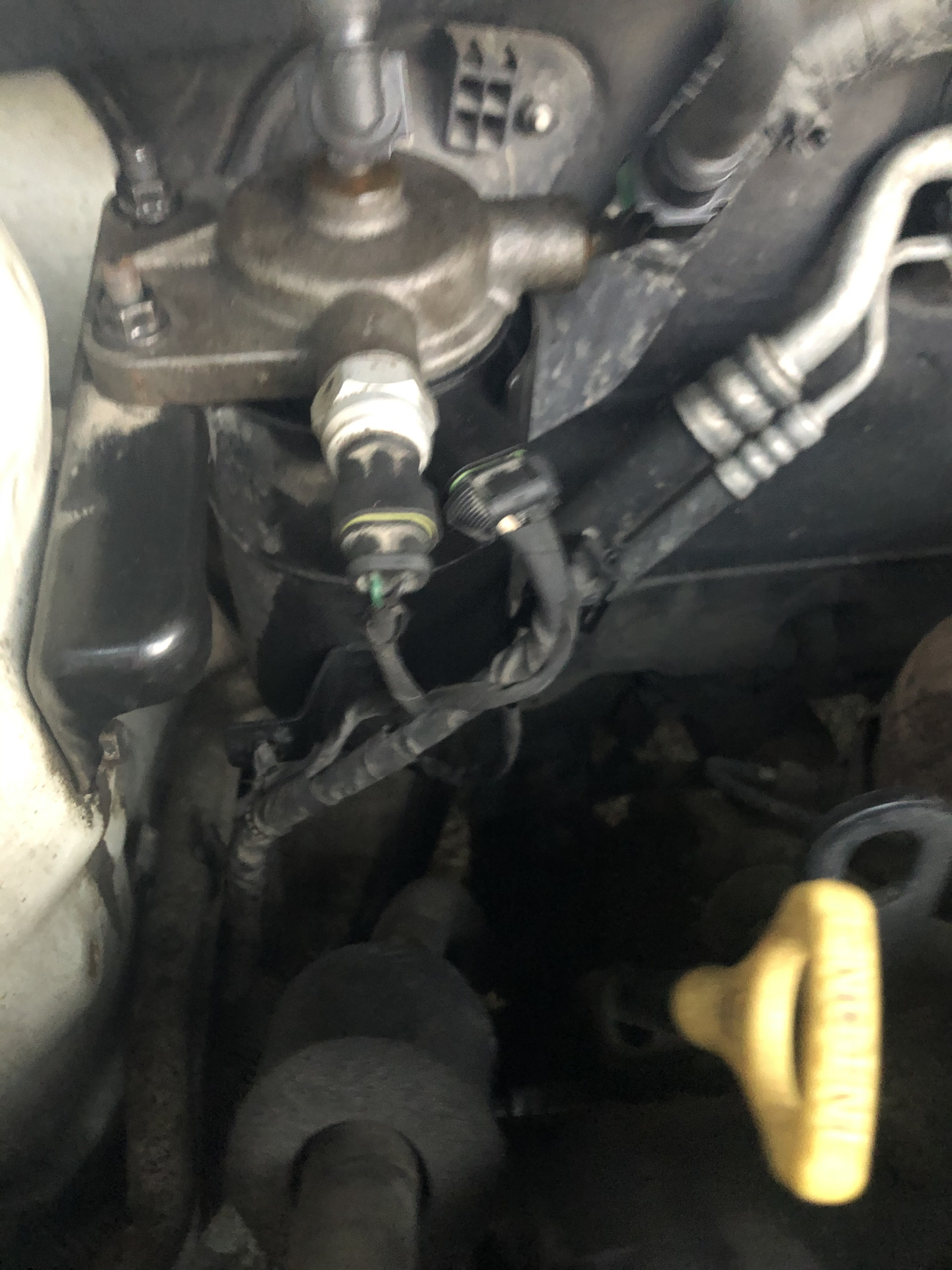 Замена подшипника муфты кондиционера и топливного фильтра, а так же ...