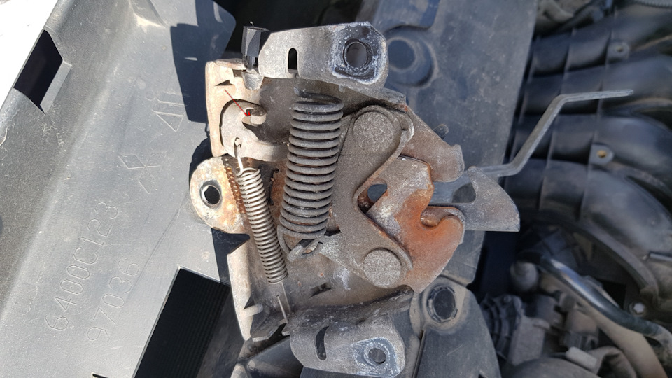 Тросик капота оторвался — Mitsubishi Colt VI, 1,3 л, 2009 года | своими ...