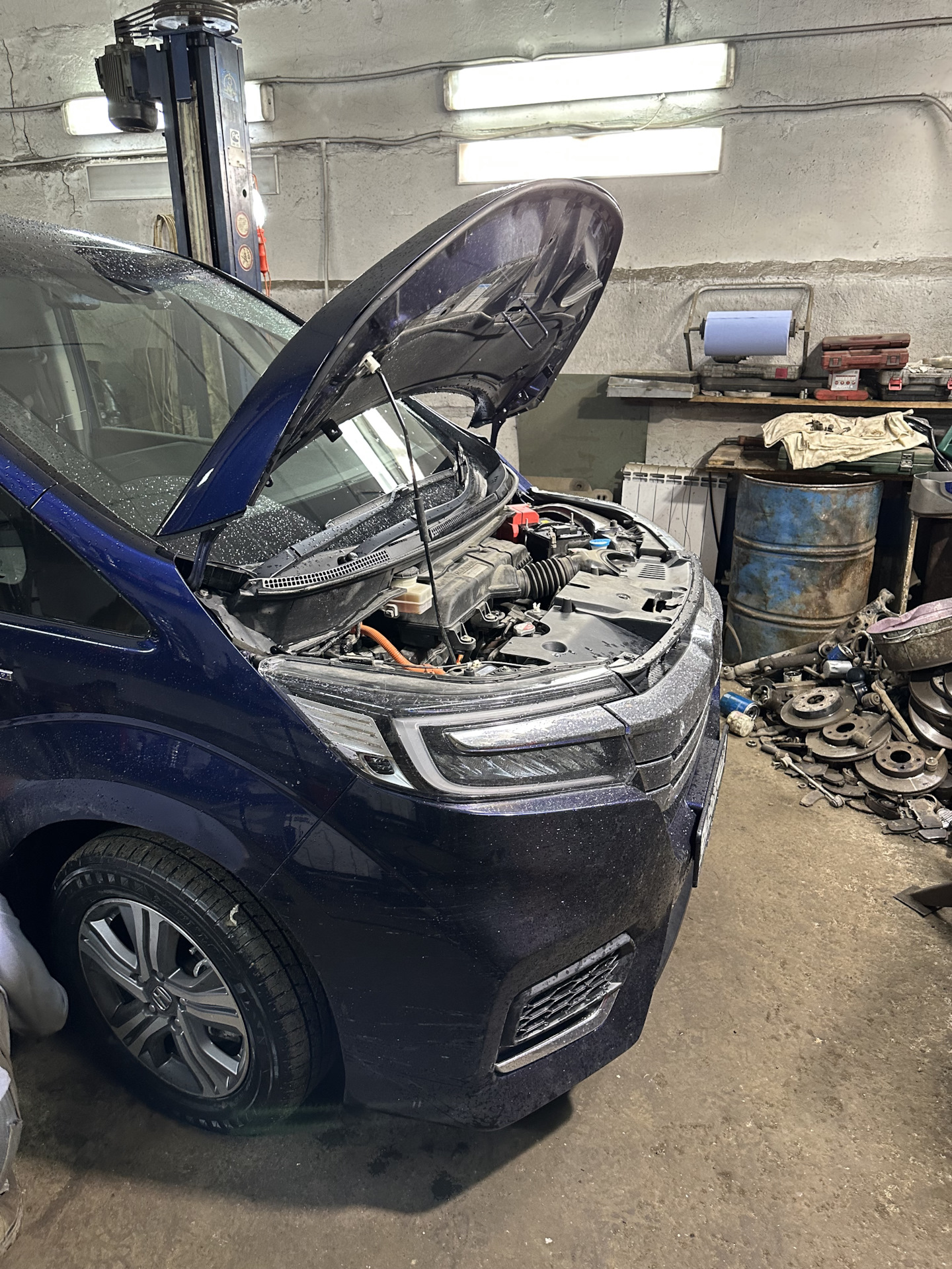 Замена тормозной жидкости и установка газлифтов капота — Honda Stepwgn ...