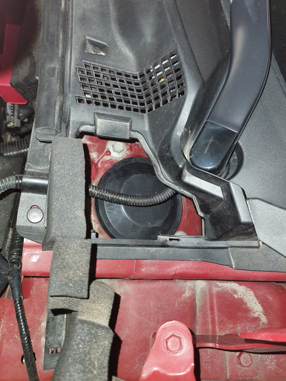 Защита чашек передних стоек — Nissan Leaf (2G), 2018 года | своими ...