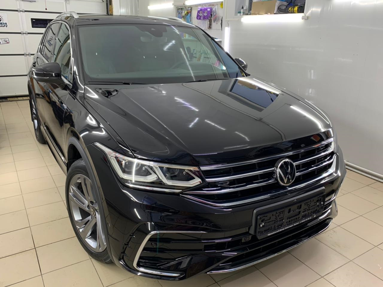 VW Tiguan в матовой плёнке