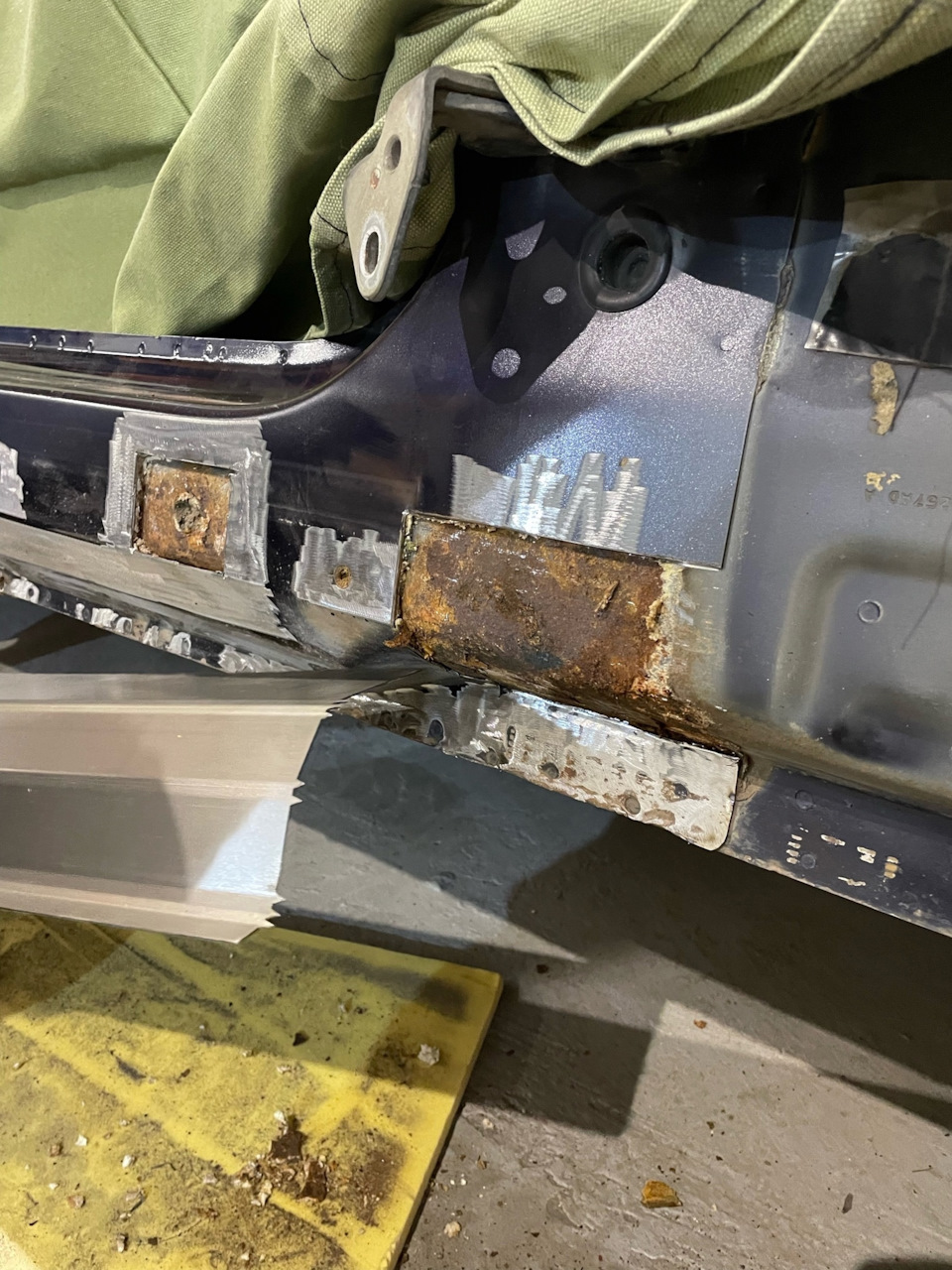 Пороги на митсубиши л200 2010. Порог л. Кузовные пороги гранд витара 2008. Пороги для mitsubishi l200. Пороги форд транзит коннект.