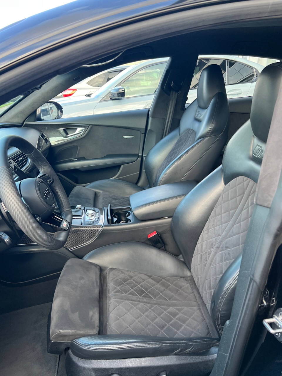 Фото в бортжурнале Audi S7 (1G)