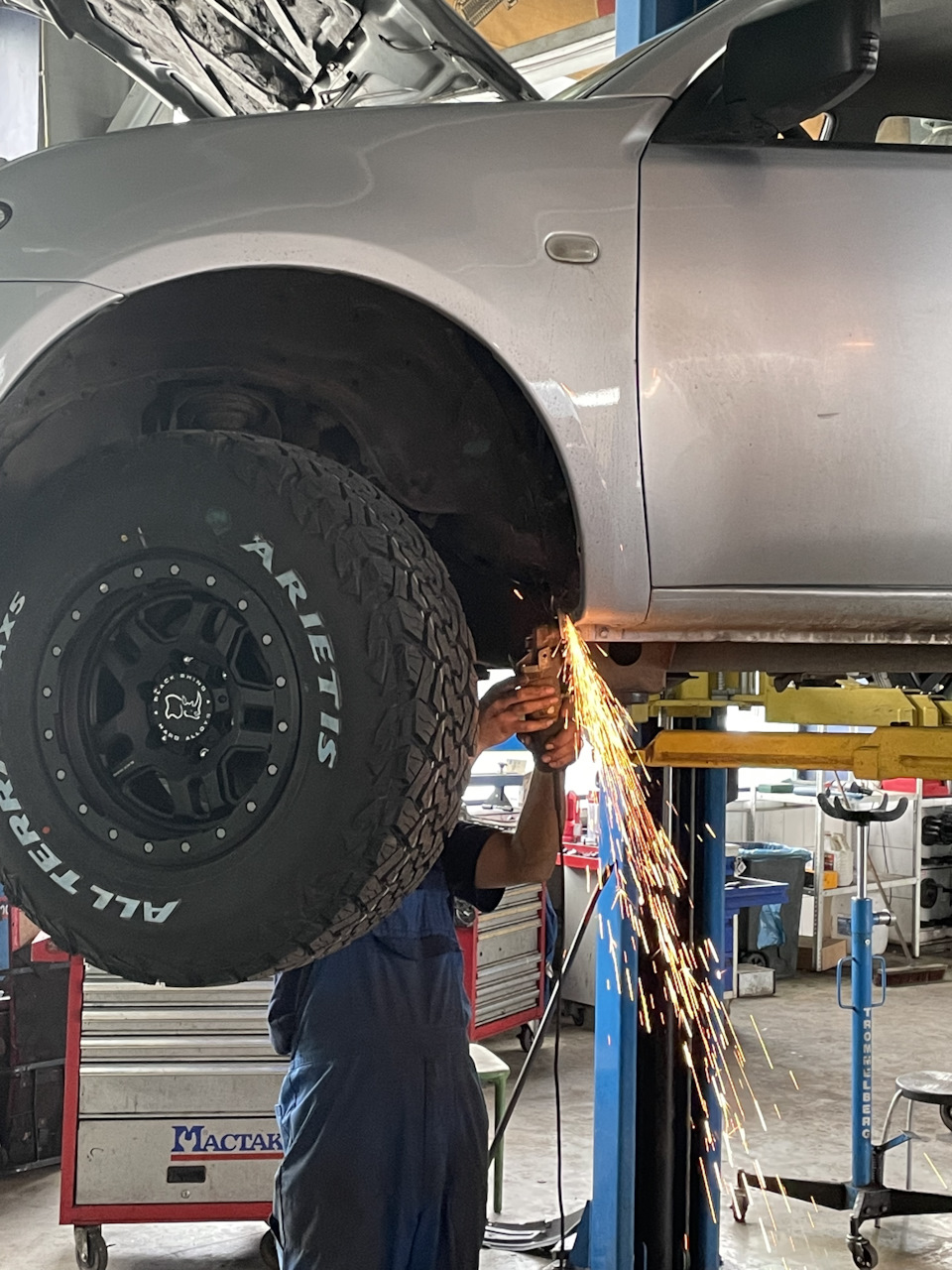 Установка колёс 265/75r17 на диски с выносом -13 — Mitsubishi L200 (4G ...