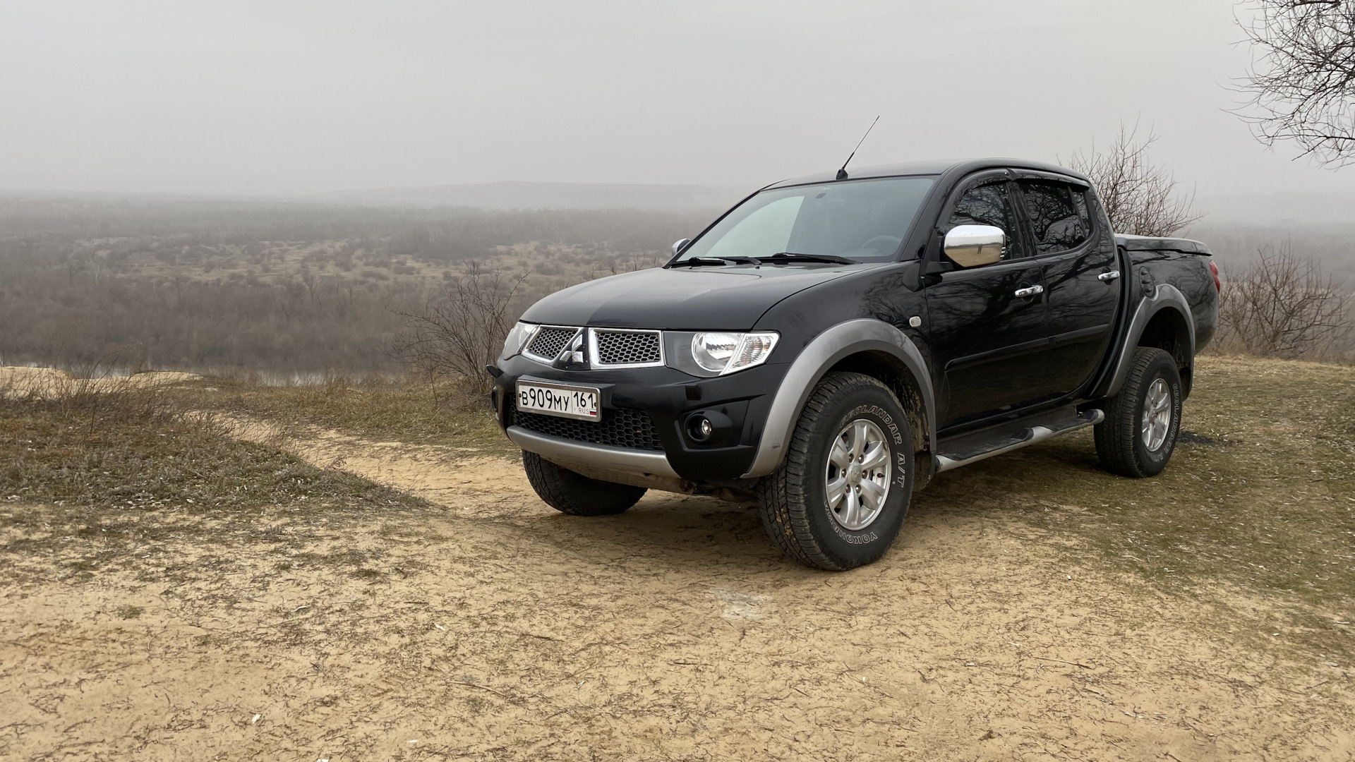 Mitsubishi L200 (4G) 2.5 дизельный 2011 | Просто черный на DRIVE2