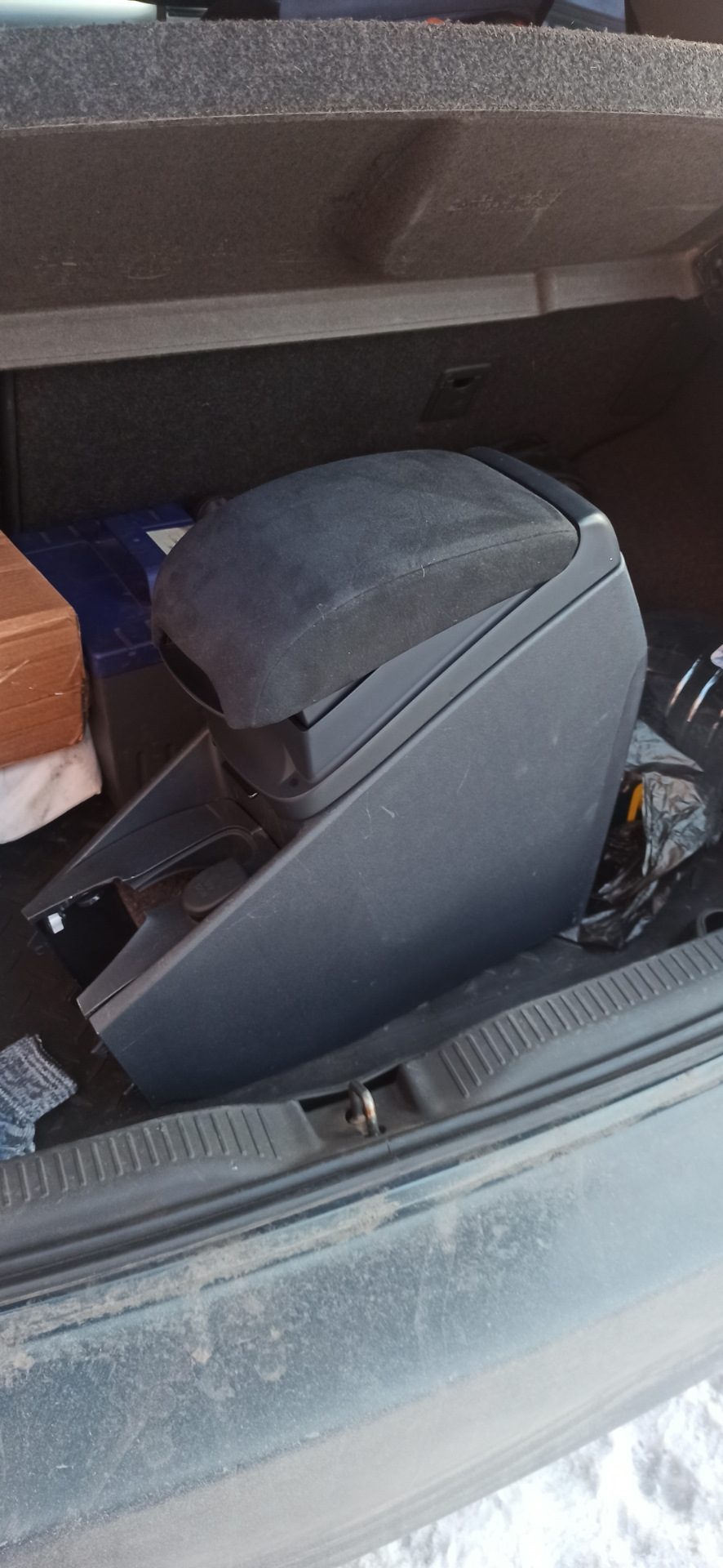 Подлокотник Toyota Blade — Toyota Auris (1G), 1,6 л, 2008 года | просто ...