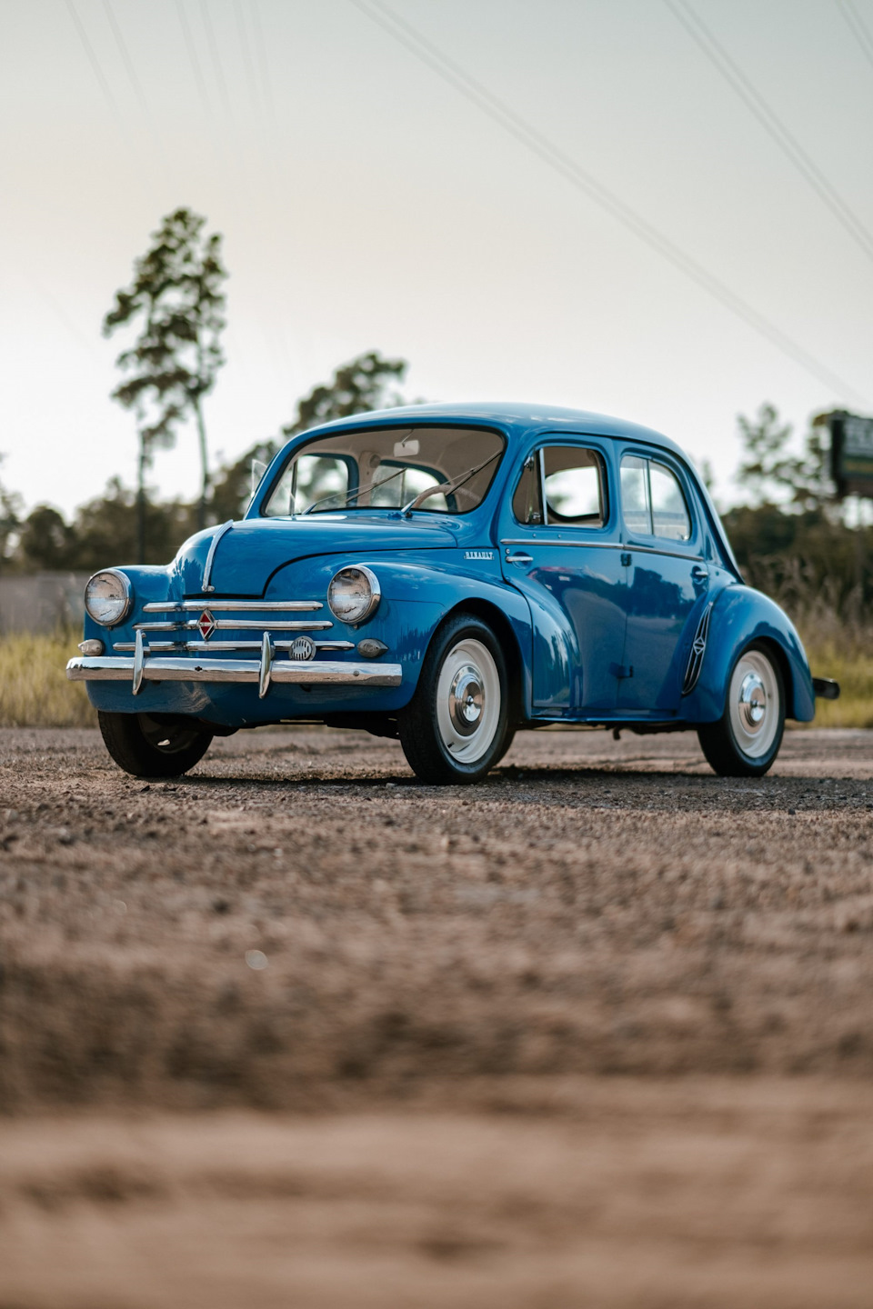 Как, умирающий, Renault 4CV 1958-го года превратился в прекрасного лебедя!  — DRIVE2