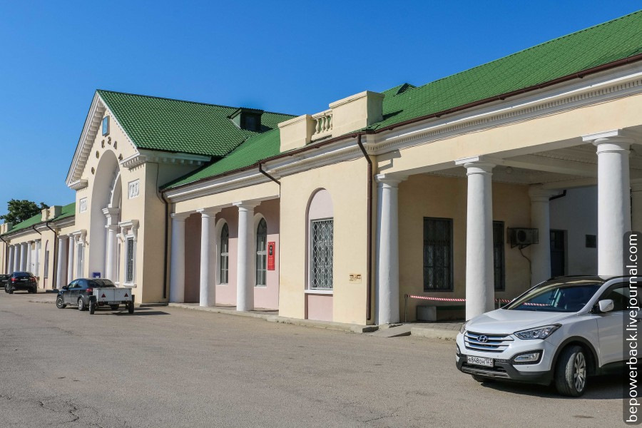 в каком городе снимали спортлото 82. Wne06bALegFatVs1zpPFEN4w RY 960. в каком городе снимали спортлото 82 фото. в каком городе снимали спортлото 82-Wne06bALegFatVs1zpPFEN4w RY 960. картинка в каком городе снимали спортлото 82. картинка Wne06bALegFatVs1zpPFEN4w RY 960. "Спортлото 82" — один из моих любимых советских фильмов, и я его пересматривал уже сотни раз. Этот фильм был практически весь снят в Крыму, поэтому стало интересно найти места съемок и сопоставить их с кадрами из фильма, эдакий кинотуризм. Получилась довольно интересная фотоподборка, по которой вы можете оценить, как изменились те места почти за 40 лет. Начнем с моментов, где Павел привозит свою невесту Таню на стоянку автотуристов.