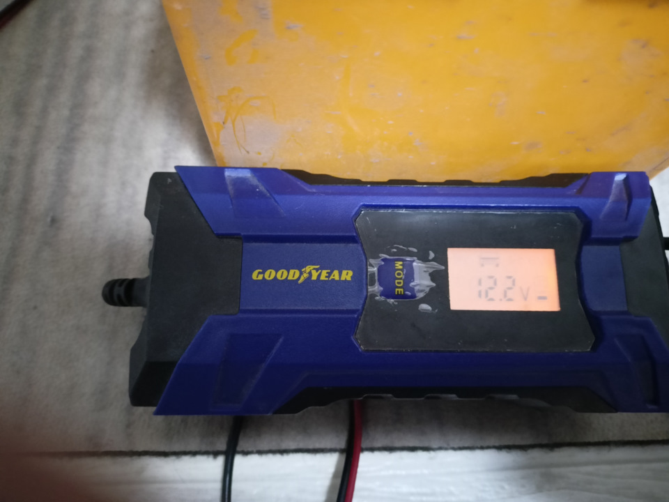 Нужно ли открывать банки аккума при зарядке умным ЗУ? — Renault Laguna ...