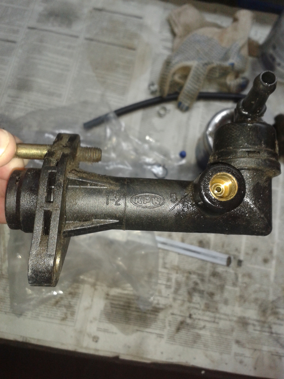 Потек цилиндр сцепления — KIA Sportage (1G), 2 л., 2006 года | своими ...