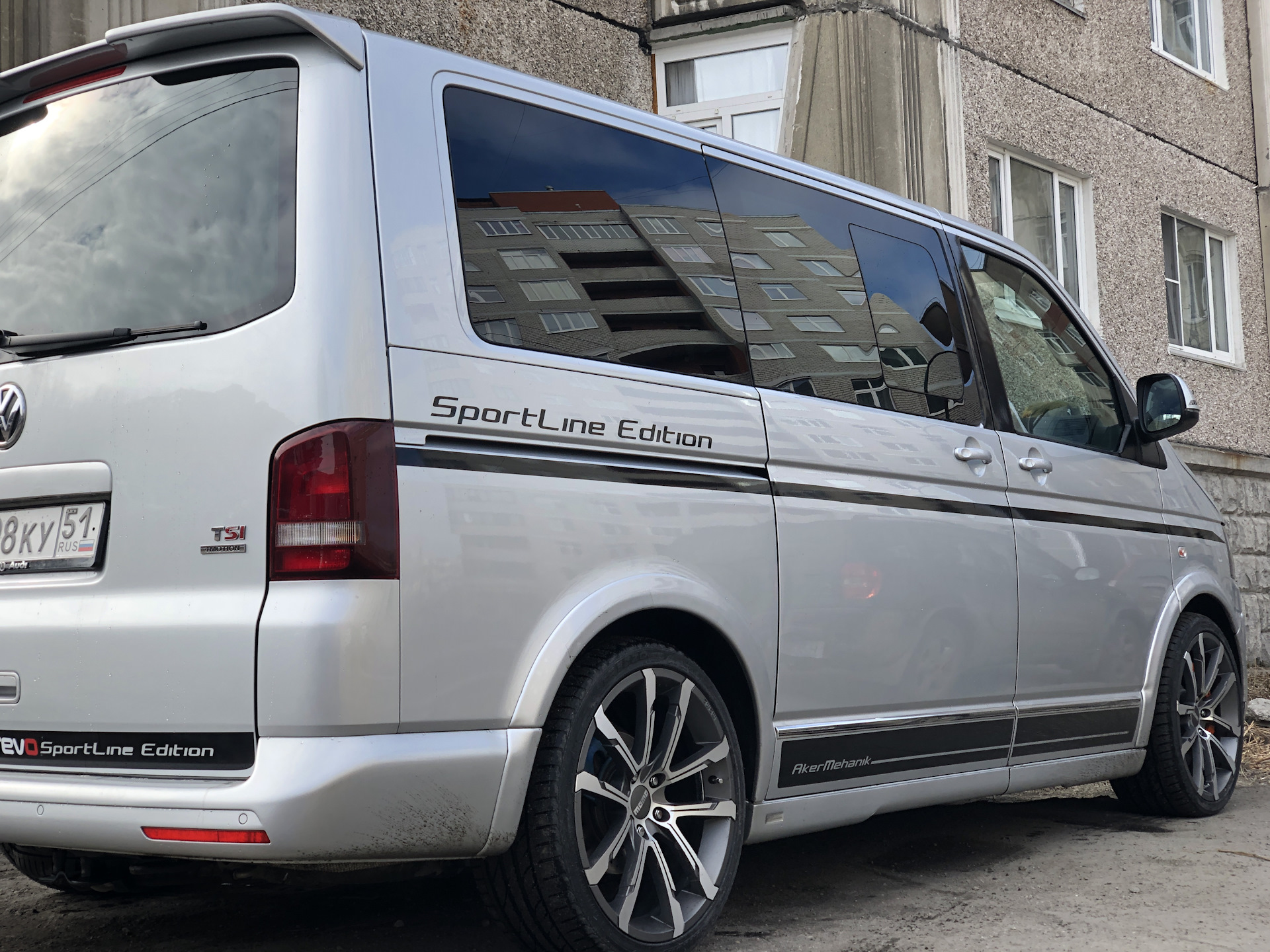 T 5 6 7. Volkswagen Multivan t5 бункер. Multivan t5 диски js 107. Диски на Фольксваген Мультивен. VW Multivan 6.1 диски.