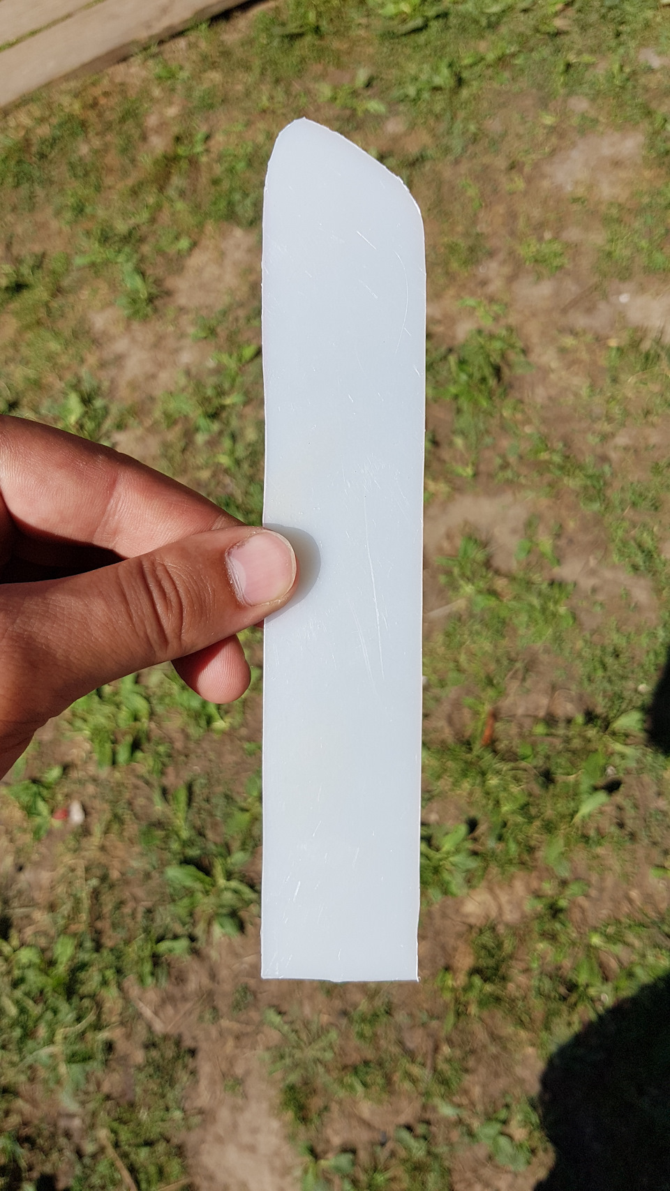 Вот такая половинка, вторая такая же. Планка ровняется по длине, спаивается и дополнительно промазывается герметиком. — KIA Sorento (2G)