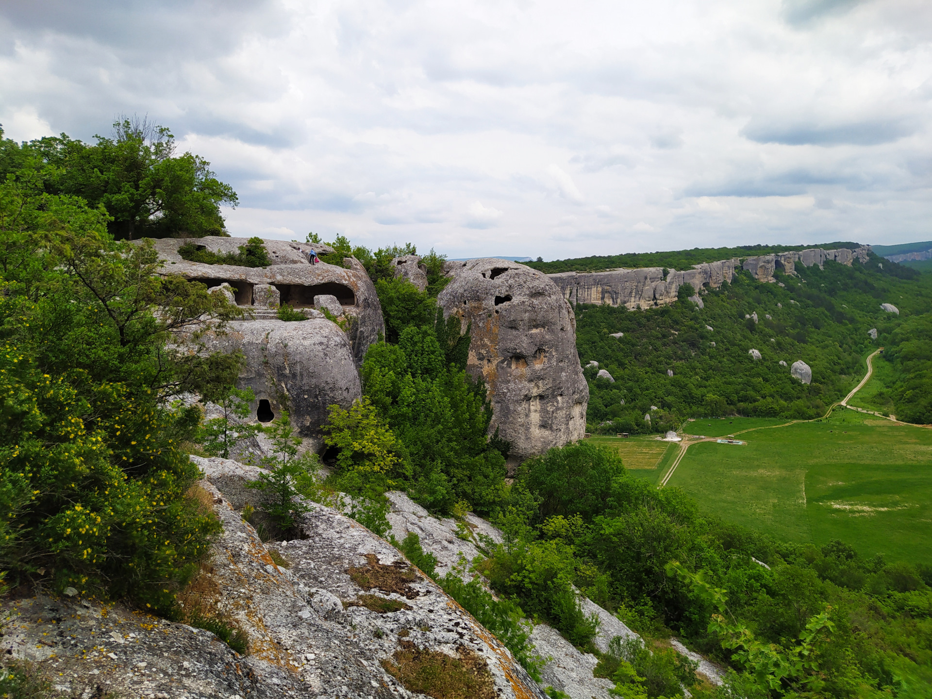 Пещерный город Эски-Кермен, замок Кыз-Куле и храм Донаторов. — DRIVE2