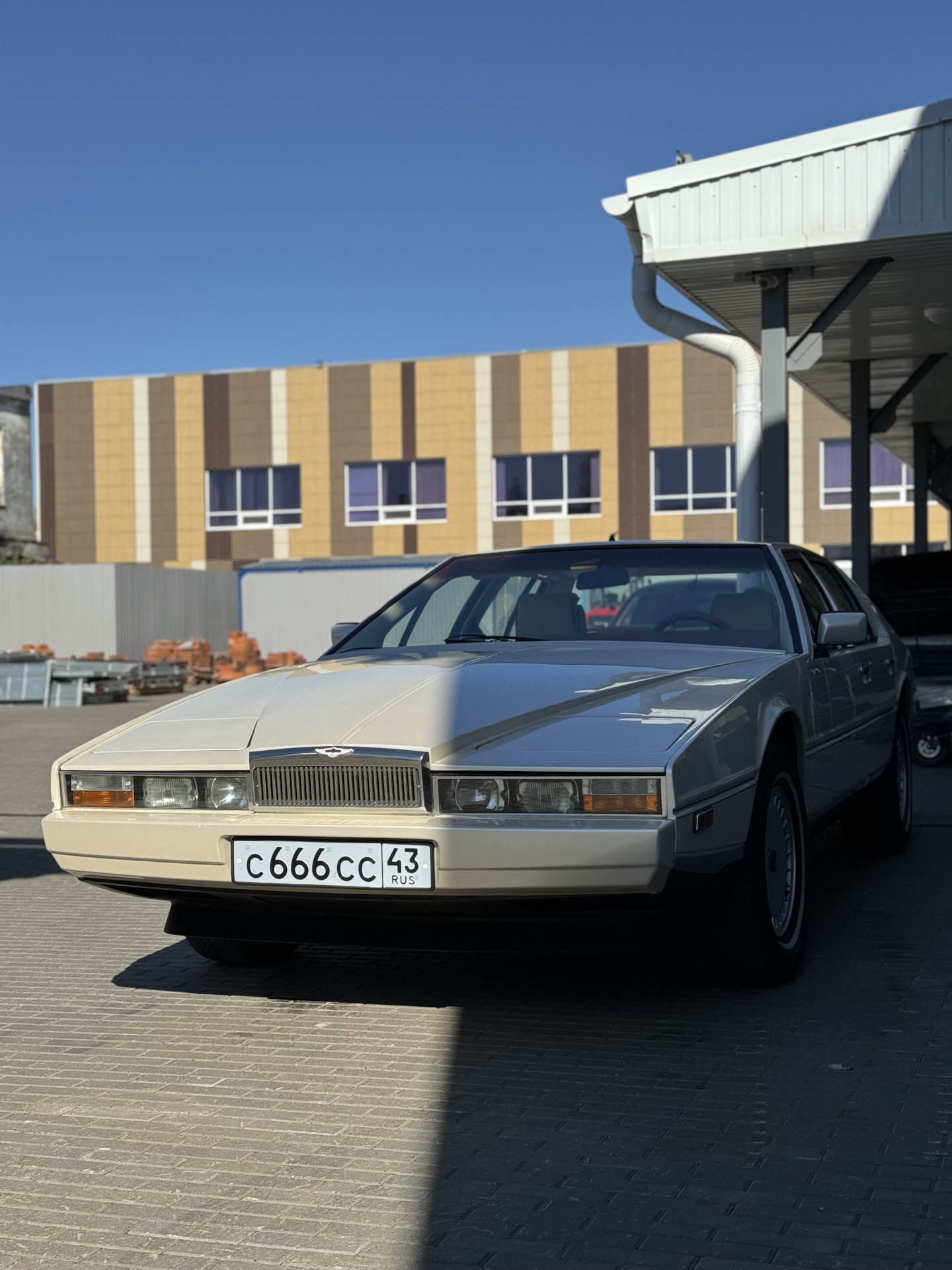 Aston Martin Lagonda. Однофотопост. — Aston Martin Lagonda, 5,3 л, 1985  года | фотография | DRIVE2