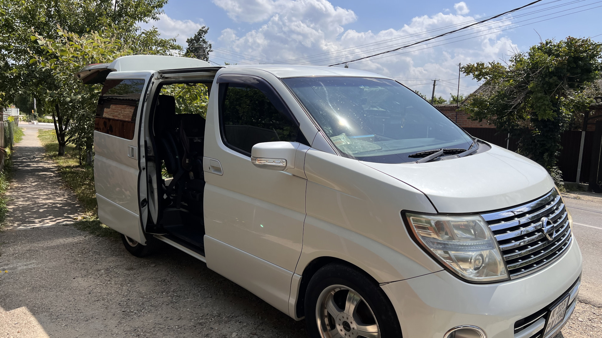 Nissan Elgrand (E51) 2.5 бензиновый 2005 | «Рождённый солнцем» на DRIVE2