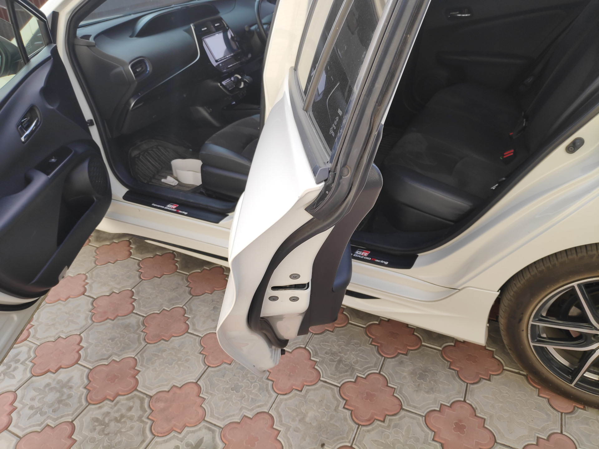 Украшение строптивого, накладки на пороги Prius 50 — Toyota Prius (50 ...