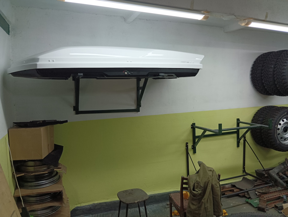 Автобокс Cybort Jazz и рейлинги Turtle Air 2 на Vesta NG SW Cross