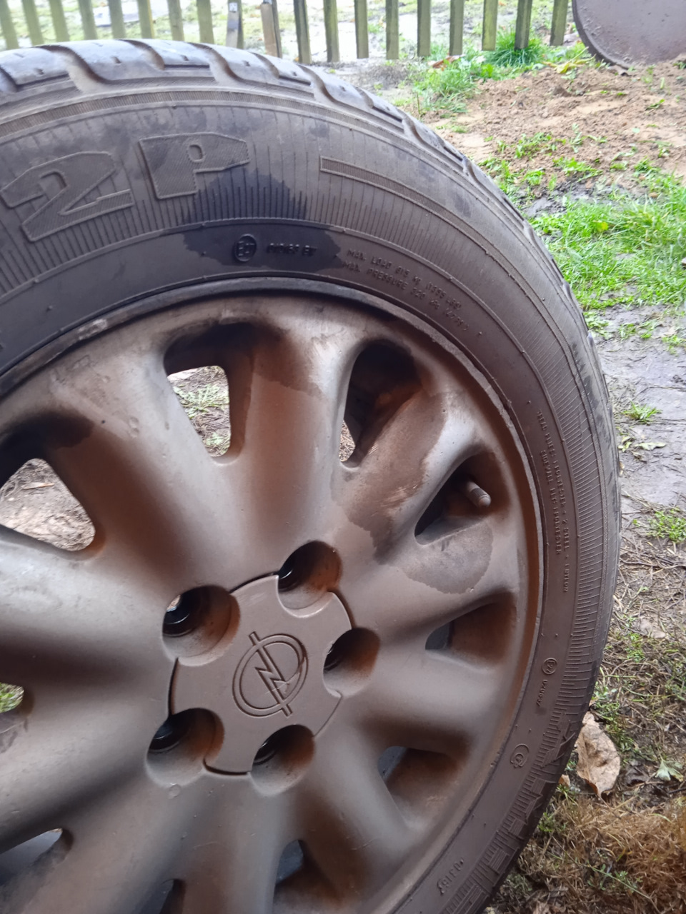 Потек задний амортизатор — Opel Omega A, 2 л, 1987 года | поломка | DRIVE2