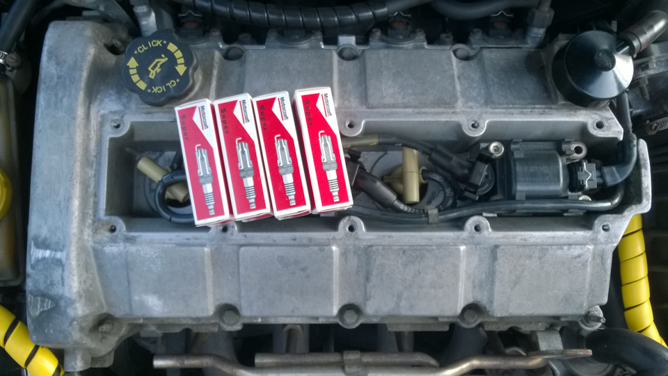 Подготовленные свечи зажигания Motorcraft 1120828 AGPS 22 C1 (92OF-12405-CAB) — Ford Escort Mk5. Запчасти на фото: AGPS22C1, 92OF12405CAB