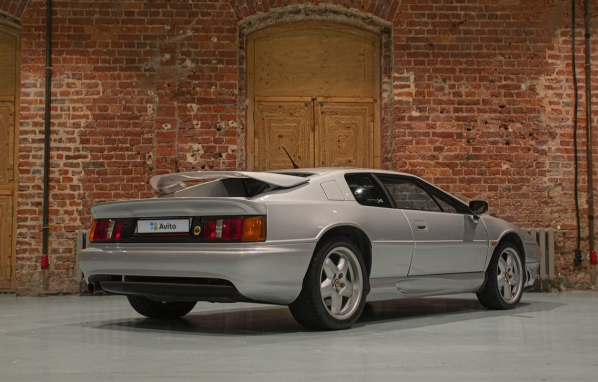 Lotus Esprit Type 82