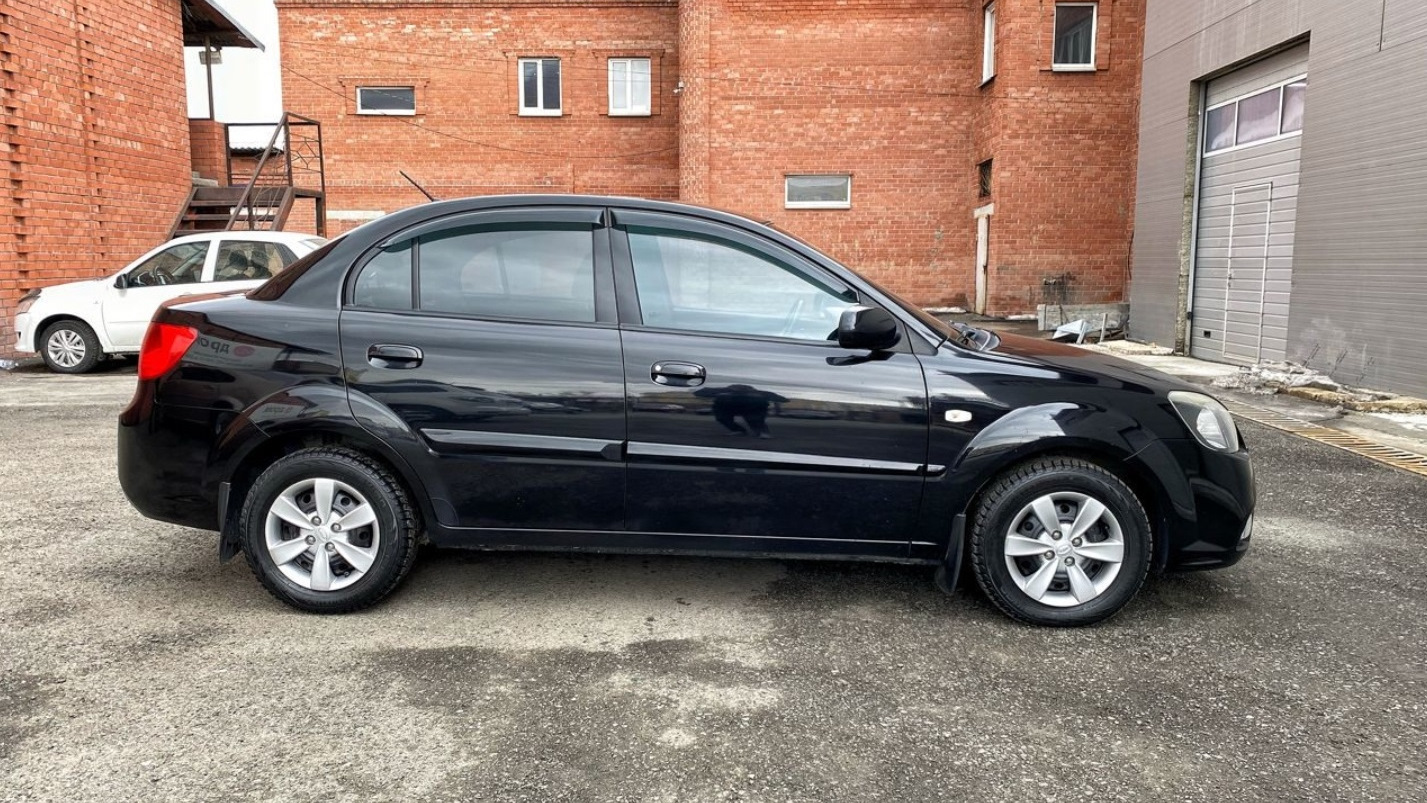 KIA Rio (2G) 1.4 бензиновый 2010 | II(JB) FL Жёнкина машина на DRIVE2