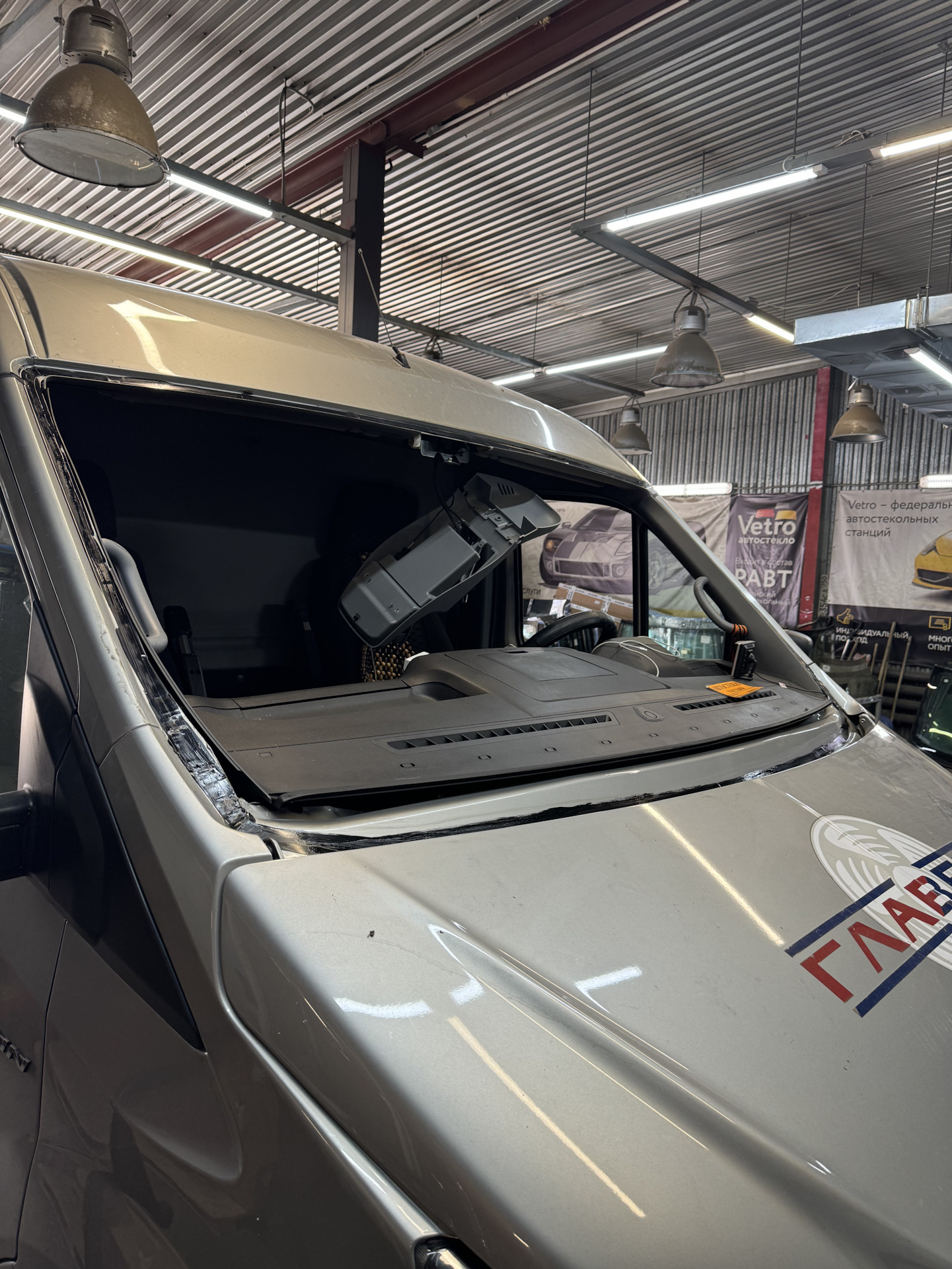 Замена лобового стекла — ГАЗ Соболь NN, 2,8 л, 2022 года | поломка | DRIVE2