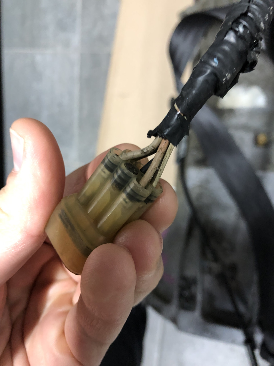 а вот такая фишка на коробке от 131 — Toyota Crown (S120)