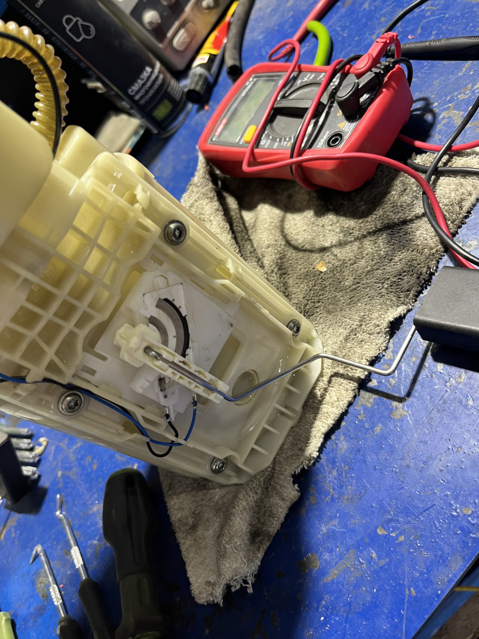 Стрелка топлива работает) — Volkswagen Golf Mk4, 1,4 л., 2001 года ...