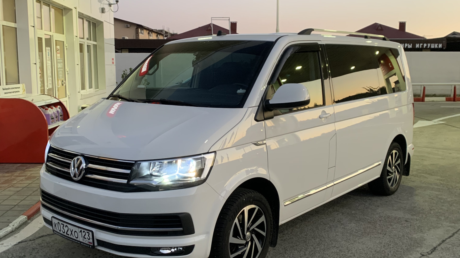 Volkswagen Caravelle t6 серый Indium металлик