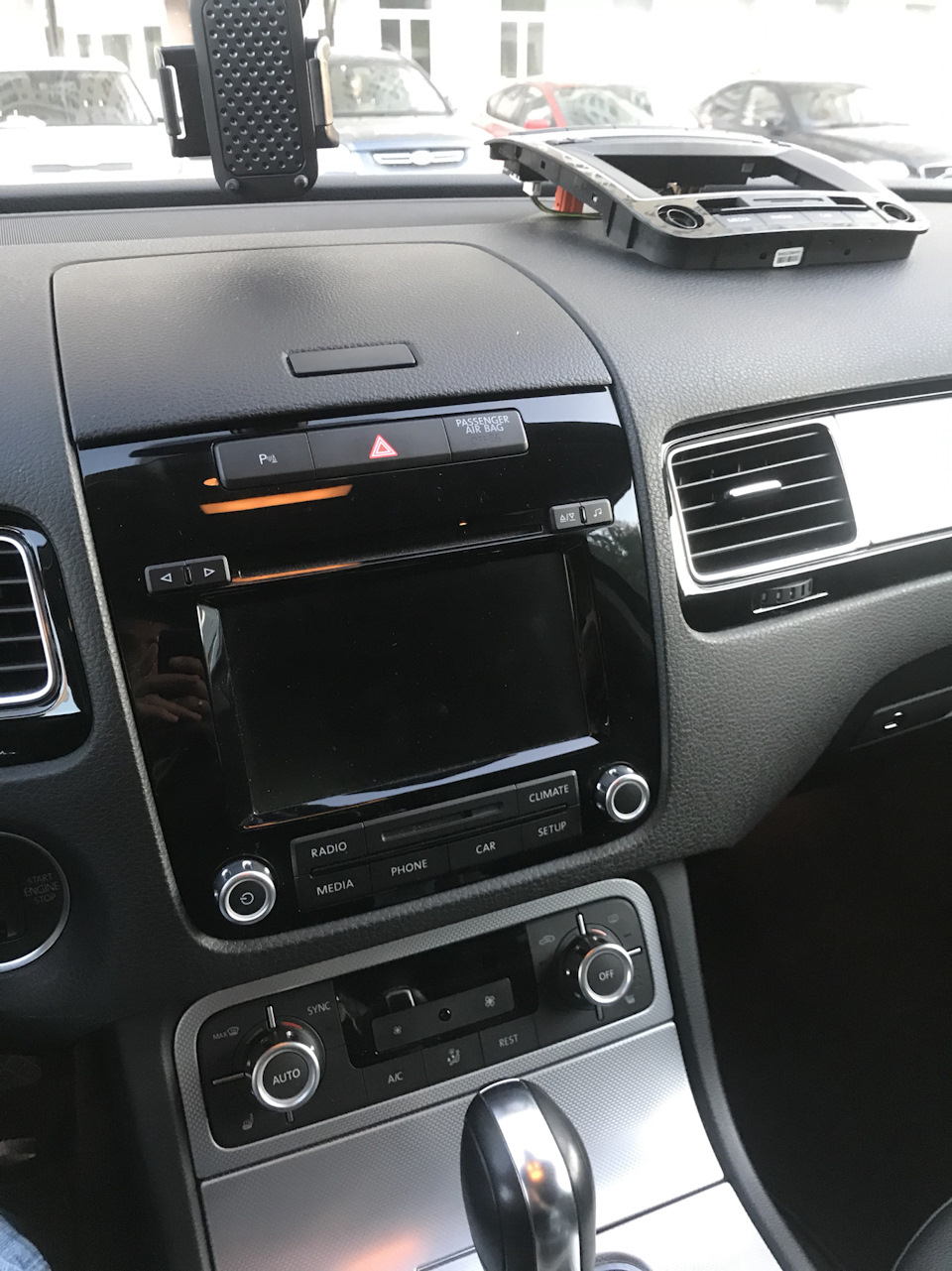 Как снять магнитолу туарег нф Замена лицевой панели RCD 550 от FL. - Volkswagen Touareg (2G), 3 л, 2014 года с