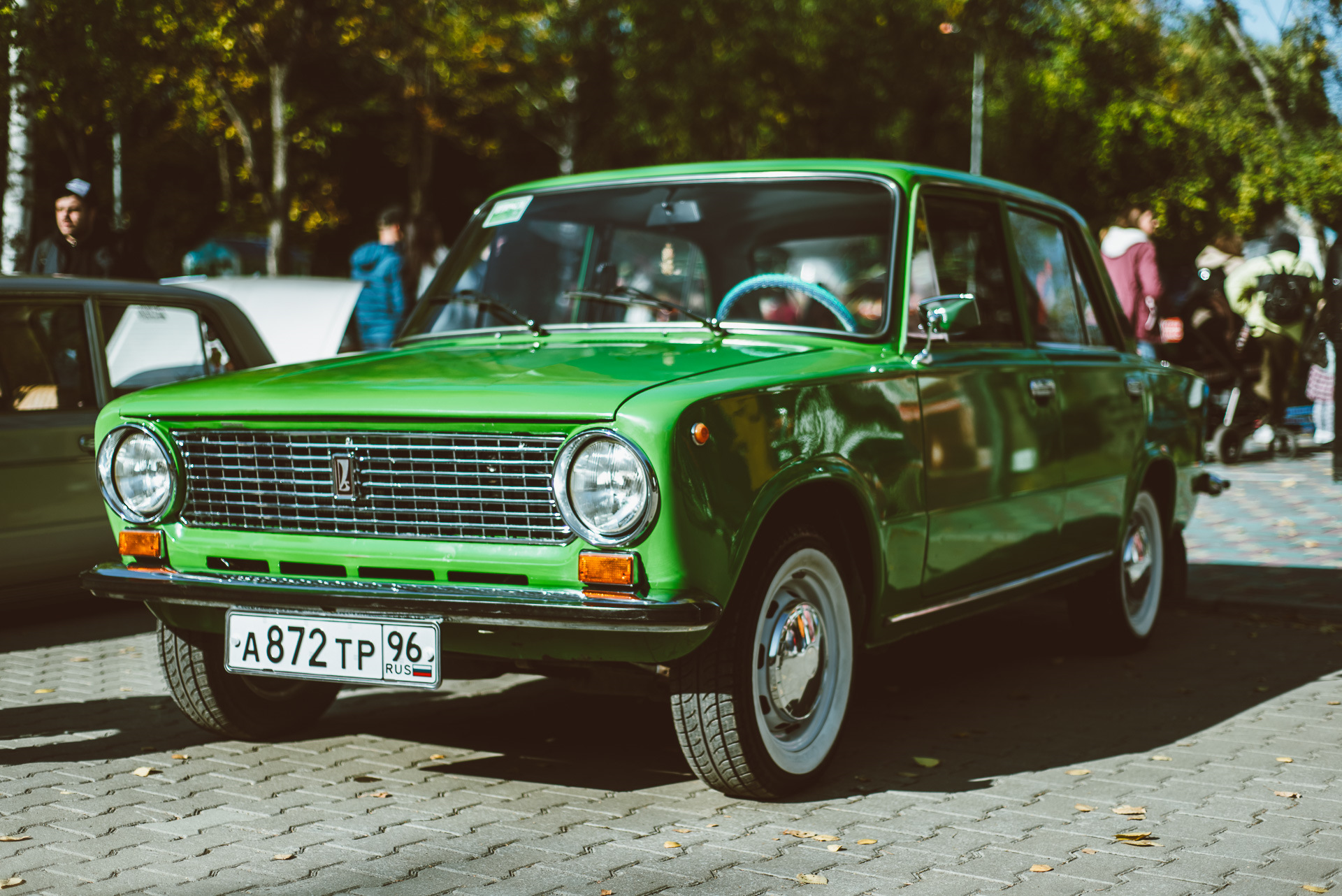 Ретро выставка в ЦПКиО им. Маяковского — Lada 21013, 1,2 л, 1983 года |  встреча | DRIVE2