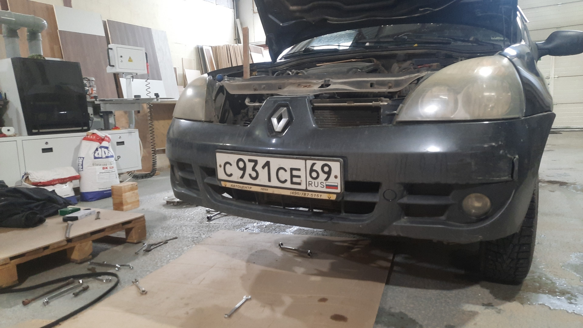 Замена обводного ролика — Renault Symbol, 1,4 л, 2008 года | поломка ...