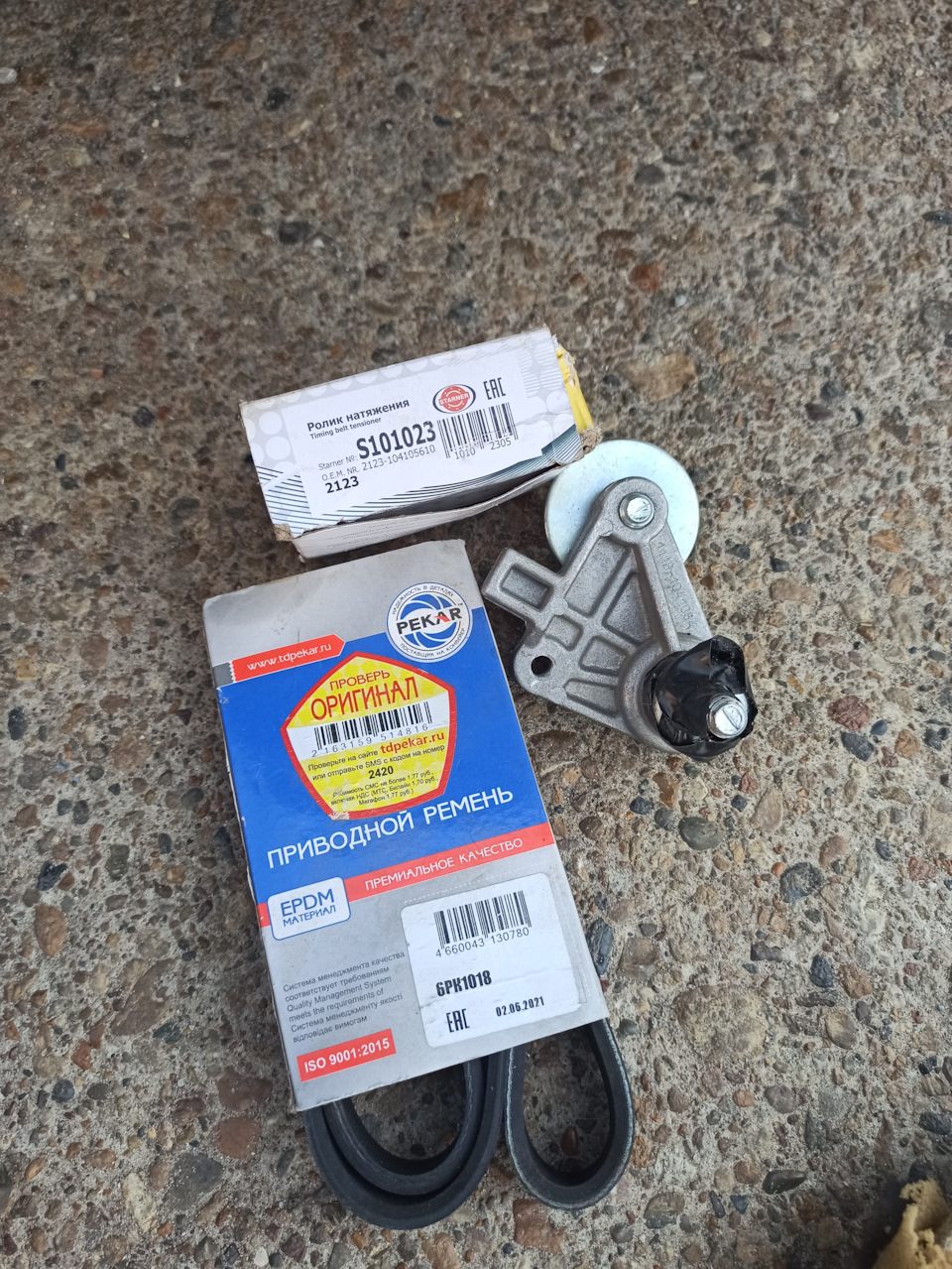 Замена натяжного ролика с кронштейном, ремня генератора и компрессора ...