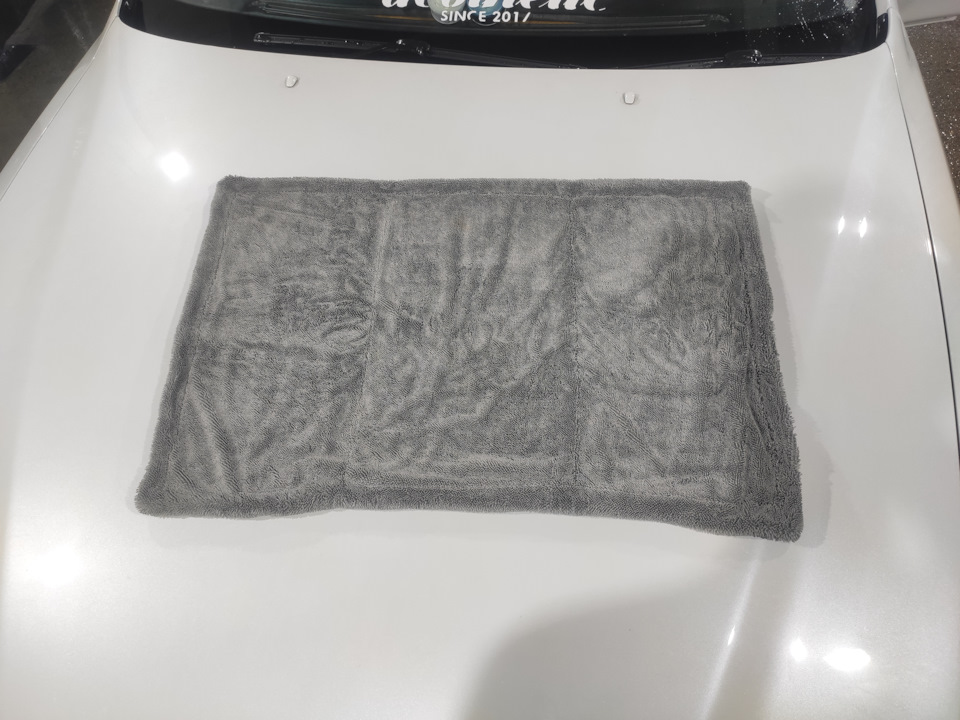 Ах, да, полотенце такое в деле показало себя очень хорошо, я за пару минут собрал всю воду с кузова, очень удобно — Toyota Chaser (100)